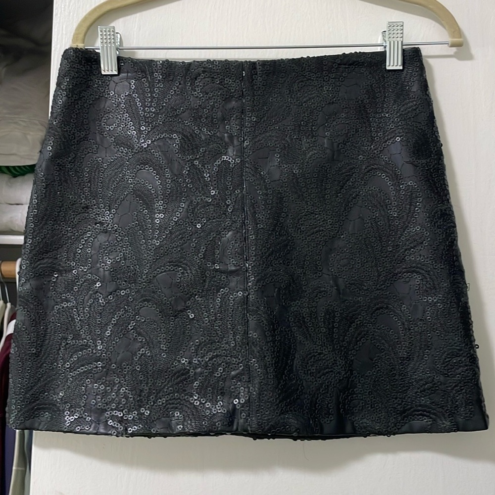 Black sequin print skirt. Precious for winter!